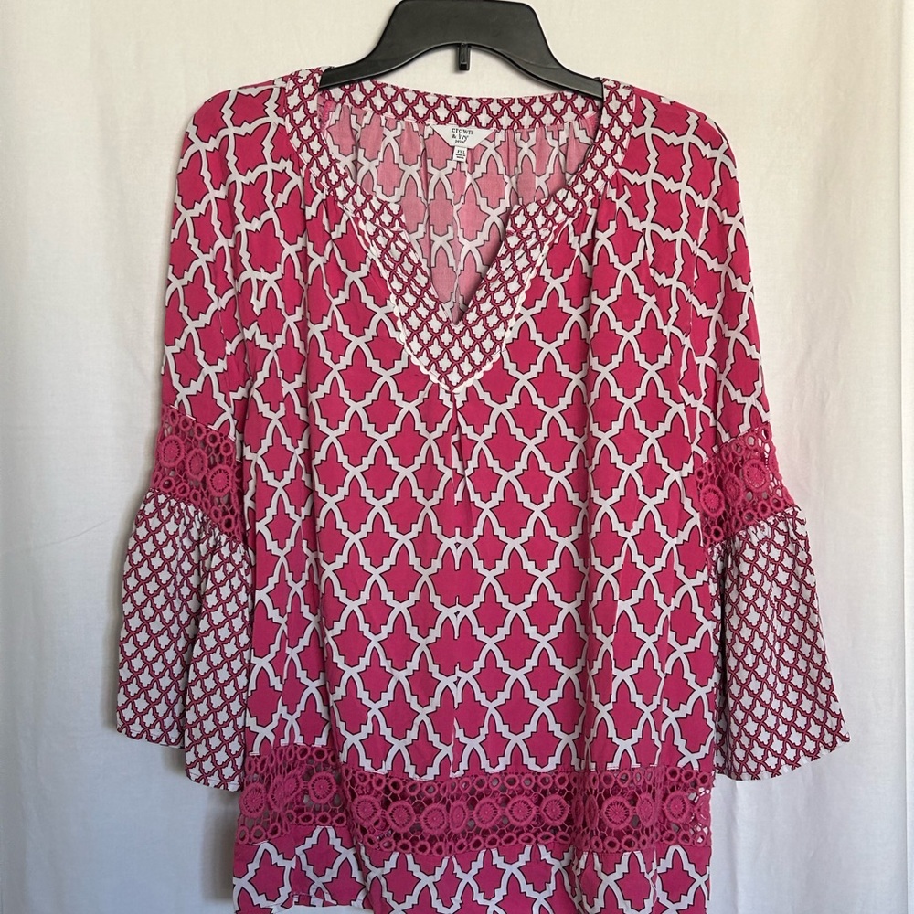 crown & ivy - Pink Geometric Women's Top
